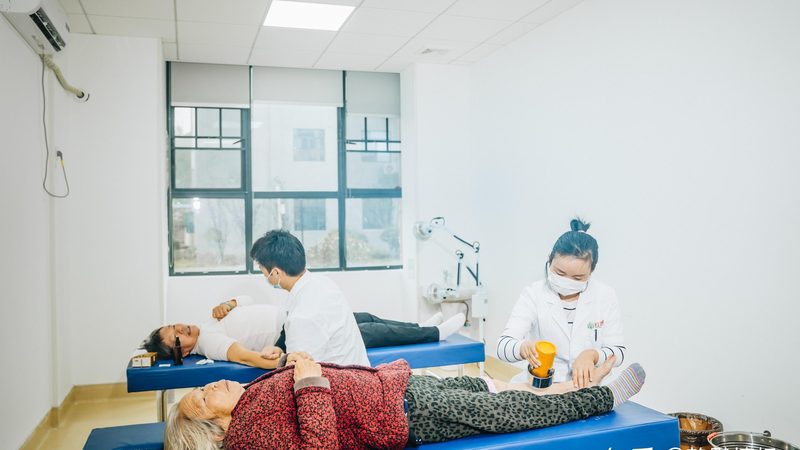 养老产业加盟代理费用主要包括以下几个方面：