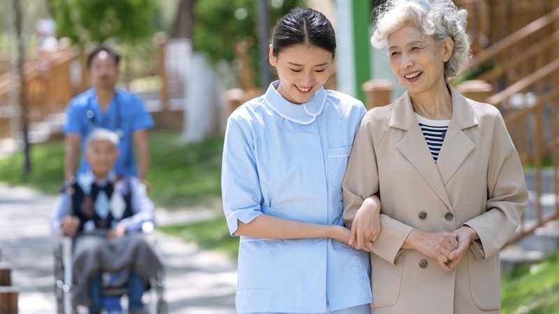 长期卧床老人如何有效预防压疮？护理要点揭秘**