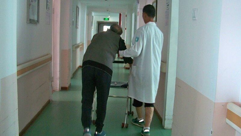 失能老人护理床位尺寸：尺寸背后的护理考量