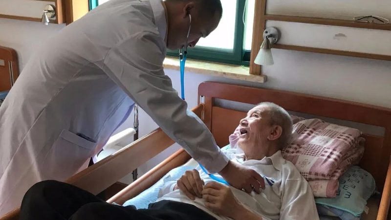 二级医院转型医养结合：风险防范与策略解析